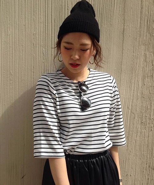 WHO'S WHO gallery（フーズフーギャラリー）の「ボーダー5分袖TEE（Tシャツ/カットソー・レディース・ホワイト/グレー/ネイビー・FREE）」の2枚目の写真