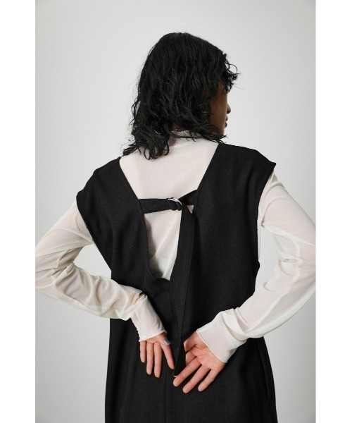 AZUL by moussy（アズールバイマウジー）の「WAIST TUCK ONEPIECE/ウエストタックワンピース（ワンピース・レディース・ブラック/カーキ/グレー・SMALL/MEDIUM）」の2枚目の写真