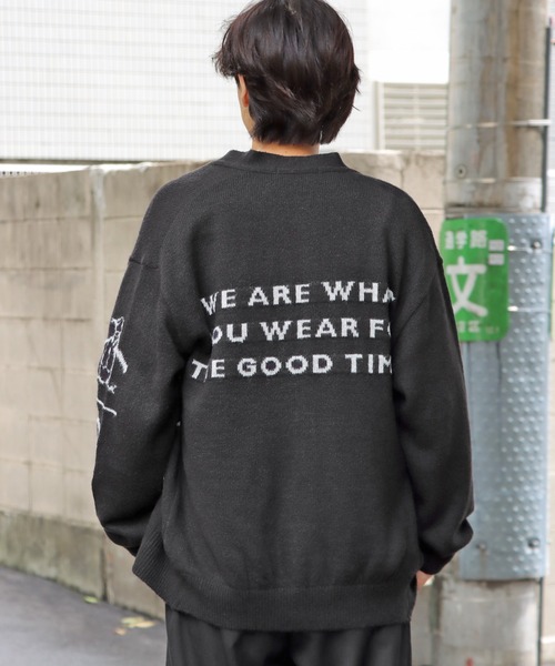 MUNSINGWEAR(マンシングウェア)の「Munsingwear/マンシングウェア BIGFITMessagecarddesign ニット Vネックカーディガン オーバーサイズ(カーディガン/ボレロ・メンズ・ブラック・XL/L/M)」の3枚目の写真