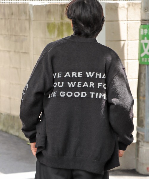 MUNSINGWEAR(マンシングウェア)の「Munsingwear/マンシングウェア BIGFITMessagecarddesign ニット Vネックカーディガン オーバーサイズ(カーディガン/ボレロ・メンズ・ブラック・XL/L/M)」の20枚目の写真