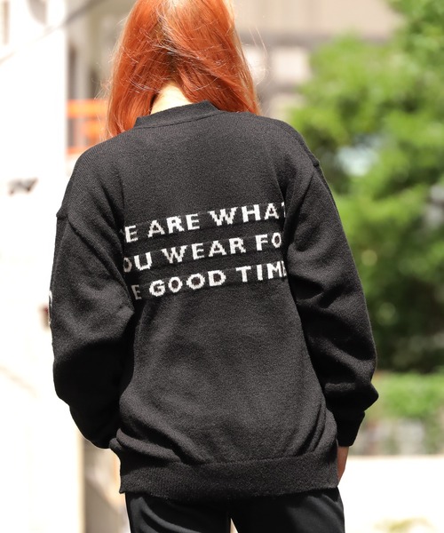 MUNSINGWEAR(マンシングウェア)の「Munsingwear/マンシングウェア BIGFITMessagecarddesign ニット Vネックカーディガン オーバーサイズ(カーディガン/ボレロ・メンズ・ブラック・XL/L/M)」の16枚目の写真