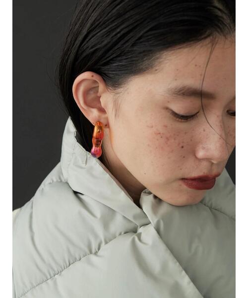 AMERICAN HOLIC（アメリカンホリック）の「【WEB限定】オーロラカラーアクリルピアス（ピアス（両耳用）・レディース・グリーン/オレンジ/ブルー/イエロー/クリア・FREE）」の6枚目の写真