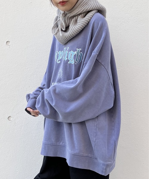 one way(ワンウェイ)の「DAYLIGHT刺繍ロゴオーバーサイズスウェットトレーナー(スウェット・レディース・ホワイト/パープル/ブルー/ブラック・FREE)」の4枚目の写真