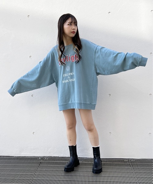 one way(ワンウェイ)の「DAYLIGHT刺繍ロゴオーバーサイズスウェットトレーナー(スウェット・レディース・ホワイト/パープル/ブルー/ブラック・FREE)」の14枚目の写真