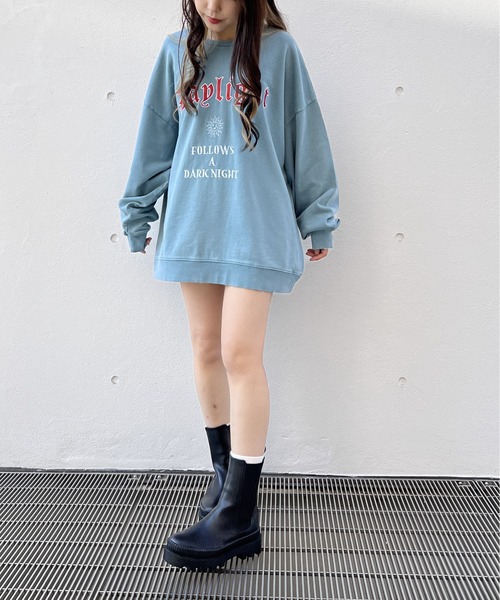 one way(ワンウェイ)の「DAYLIGHT刺繍ロゴオーバーサイズスウェットトレーナー(スウェット・レディース・ホワイト/パープル/ブルー/ブラック・FREE)」の10枚目の写真