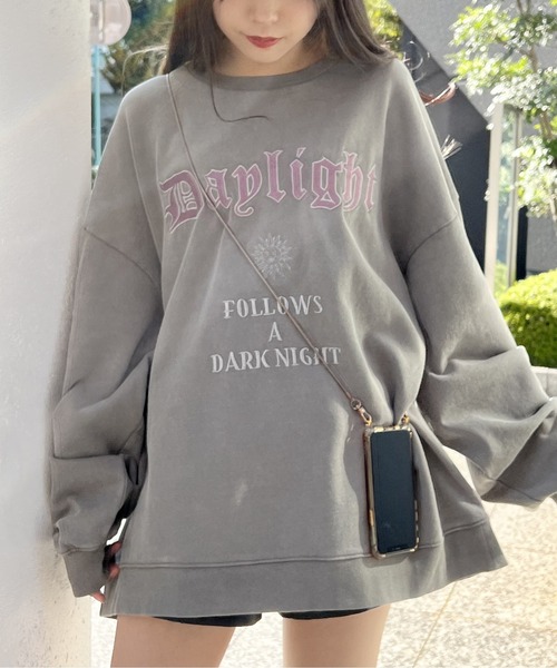 one way(ワンウェイ)の「DAYLIGHT刺繍ロゴオーバーサイズスウェットトレーナー(スウェット・レディース・ホワイト/パープル/ブルー/ブラック・FREE)」の18枚目の写真
