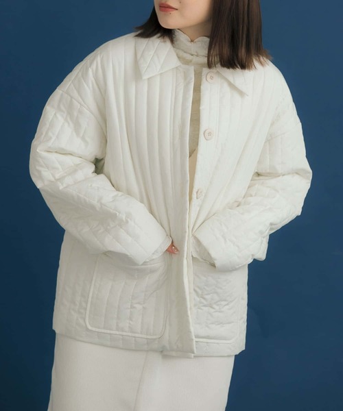 HEYUMM(ヘユム)の「キルティングショートジャケット(その他アウター・レディース・ブラック/アイボリー・ONE)」の2枚目の写真