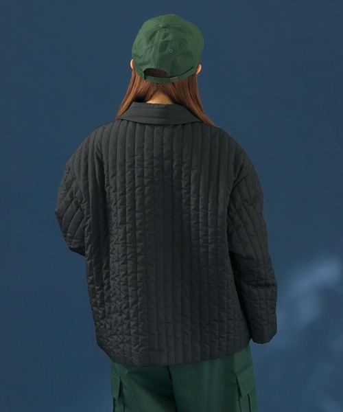 HEYUMM(ヘユム)の「キルティングショートジャケット(その他アウター・レディース・ブラック/アイボリー・ONE)」の4枚目の写真