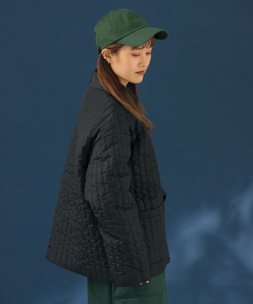 HEYUMM(ヘユム)の「キルティングショートジャケット(その他アウター・レディース・ブラック/アイボリー・ONE)」の5枚目の写真