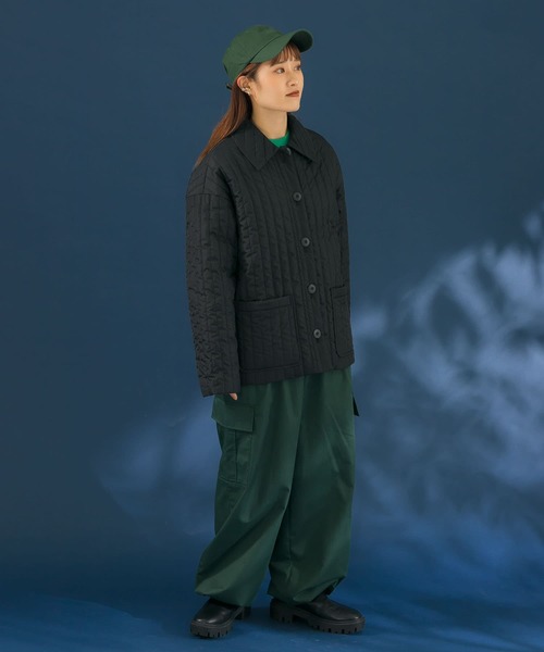 HEYUMM(ヘユム)の「キルティングショートジャケット(その他アウター・レディース・ブラック/アイボリー・ONE)」の8枚目の写真