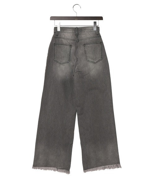 Yucca(ユッカ)の「裾フリンジデニムワイドパンツ(MEKKE 低身長向け)(デニムパンツ・レディース・ブラック/ブルー・X-SMALL/SMALL/MEDIUM)」の5枚目の写真