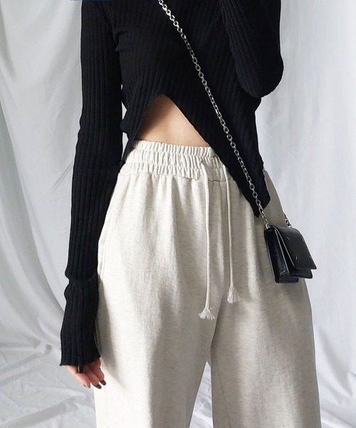 me+em select(ミームセレクト)の「※※カットアウトショートメローリブトップス【 韓国製 】(Tシャツ/カットソー・レディース・カーキ/ブラック/アイボリー/ベージュ・FREE)」の15枚目の写真