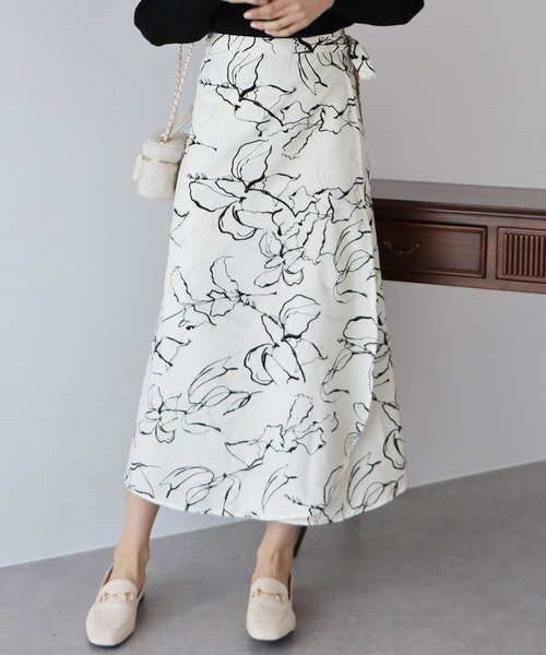 BLUEEAST(ブルーイースト)の「アソート花柄スカート(スカート・レディース・ピンク/ブラック/ホワイト/ブラック系・MEDIUM)」の2枚目の写真