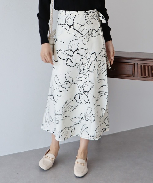 BLUEEAST(ブルーイースト)の「アソート花柄スカート(スカート・レディース・ピンク/ブラック/ホワイト/ブラック系・MEDIUM)」の5枚目の写真