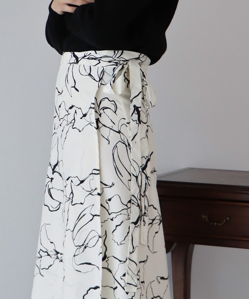 BLUEEAST(ブルーイースト)の「アソート花柄スカート(スカート・レディース・ピンク/ブラック/ホワイト/ブラック系・MEDIUM)」の8枚目の写真