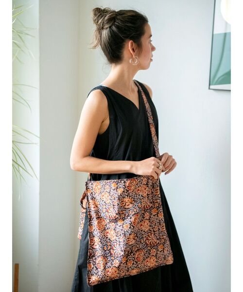 Ungrid（アングリッド）の「エスニックプリントショルダーバッグ（ショルダーバッグ・レディース・ダークブラウン/アイボリー・FREE）」の8枚目の写真