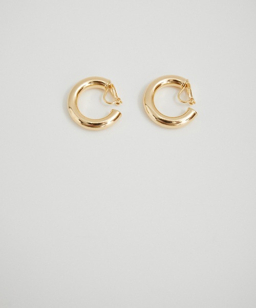 ADAM ET ROPE'(アダムエロペ)の「【LES BIJOUX】ボリュームフープイヤリング(イヤリング・レディース・シルバー/ゴールド・FREE)」の2枚目の写真