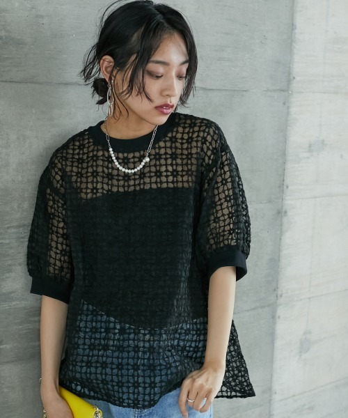 GEVS.(ジェイヴィス)の「<大きいサイズ> シアー刺しゅうブラウス GEVS.(シャツ/ブラウス・レディース・ブラック/ベージュ・4L/LL/L/3L/5L)」の5枚目の写真