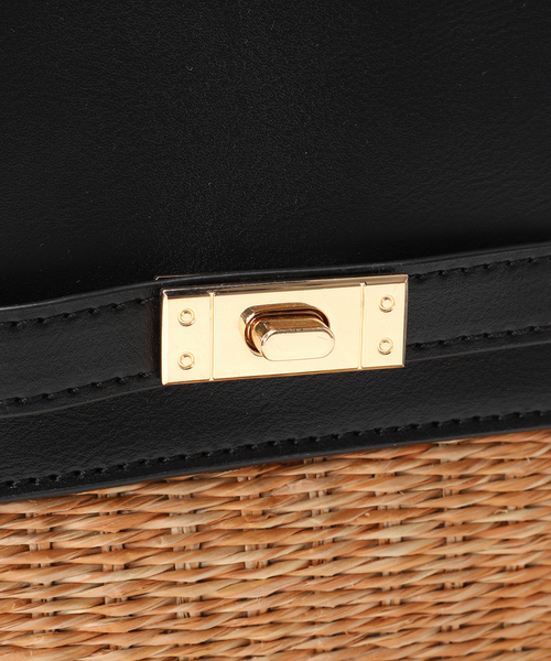 MIAN （ミアン）の「【MIAN/ミアン】 金具ベルト付きフラップBAG（ショルダーバッグ・レディース・ベージュ/ブラック・FREE）」の22枚目の写真