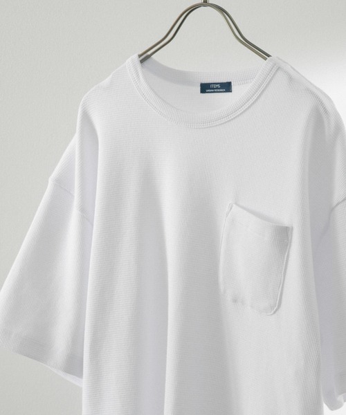 ITEMS URBANRESEARCH(アイテムズ アーバンリサーチ)の「度詰めワッフル クルーネックTシャツ(Tシャツ/カットソー・メンズ・ブラック/ホワイト/ブルー/ブラウン・MEDIUM/LARGE)」の2枚目の写真