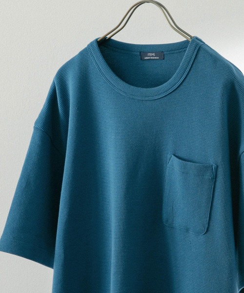 ITEMS URBANRESEARCH(アイテムズ アーバンリサーチ)の「度詰めワッフル クルーネックTシャツ(Tシャツ/カットソー・メンズ・ブラック/ホワイト/ブルー/ブラウン・MEDIUM/LARGE)」の4枚目の写真