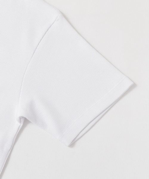 ITEMS URBANRESEARCH(アイテムズ アーバンリサーチ)の「度詰めワッフル クルーネックTシャツ(Tシャツ/カットソー・メンズ・ブラック/ホワイト/ブルー/ブラウン・MEDIUM/LARGE)」の6枚目の写真