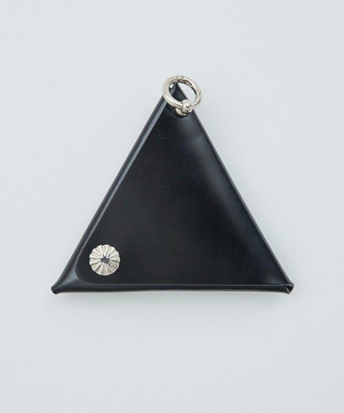 TOGA(トーガ)の「Leather pouch triangle(財布・メンズ・ブラック・FREE)」の2枚目の写真