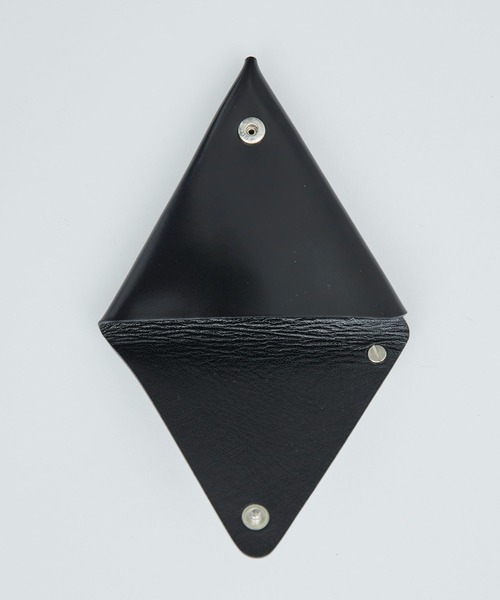 TOGA(トーガ)の「Leather pouch triangle(財布・メンズ・ブラック・FREE)」の5枚目の写真