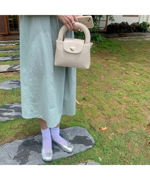 Chick（チック）の「ハートモチーフハンドバッグ（ハンドバッグ・レディース・ホワイト/ブラック・FREE）」の4枚目の写真