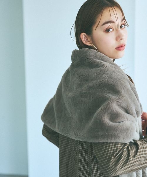 mysty woman(ミスティウーマン)の「ファーニットストール 967113(マフラー・レディース・ブラウン系その他/ベージュ・FREE)」の4枚目の写真