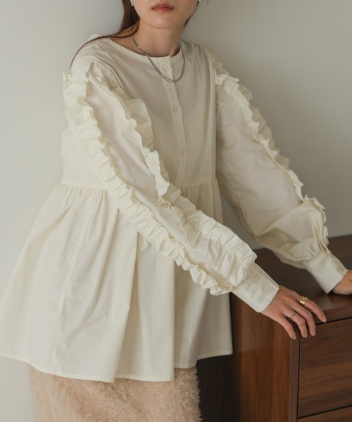 Bab（バブ）の「フリルボリュームスリーブブラウス（シャツ/ブラウス・レディース・サックスブルー/ベージュ/ホワイト系その他・M）」の4枚目の写真