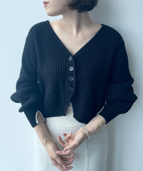 LOWRYS FARM（ローリーズファーム）の「コンパクトボタンカーディガンＬＳ　968912（カーディガン/ボレロ・レディース・アイボリー/ブラック/ブラウン/パープル・FREE）」の3枚目の写真