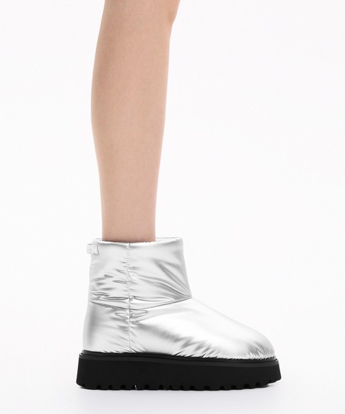 CHARLES & KEITH(チャールズ & キース)の「Romilly ロミリ パッフィーアンクルブーツ(ブーツ・レディース・ベージュ/シルバー/ブラック系その他2・22.5cm/23cm/23.5cm/24.5cm/25cm/25.5cm)」の18枚目の写真