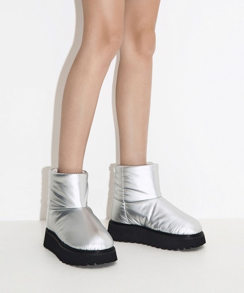 CHARLES & KEITH(チャールズ & キース)の「Romilly ロミリ パッフィーアンクルブーツ(ブーツ・レディース・ベージュ/シルバー/ブラック系その他2・22.5cm/23cm/23.5cm/24.5cm/25cm/25.5cm)」の19枚目の写真