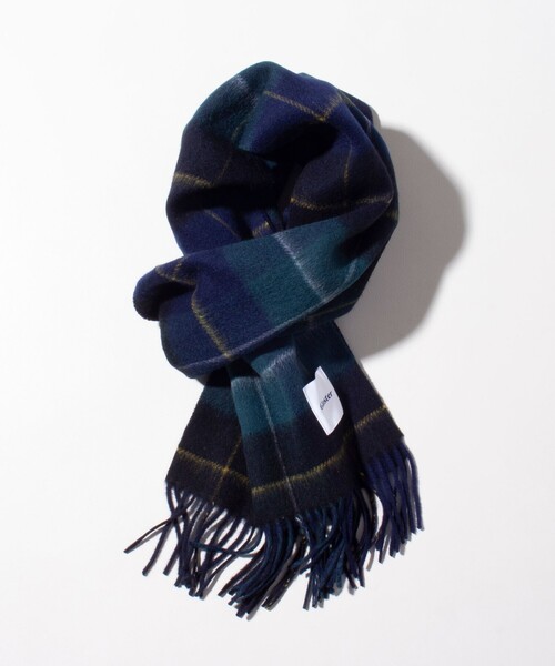 GLOSTER（グロスター）の「【GLOSTER/グロスター】カシミヤブレンドウールマフラー リバーシブル (無地/チェック)（マフラー・メンズ・グリーン系その他/ホワイト系その他2/ブラック系その他/ブラック系その他2/ブルー系その他7/ブルー系その他/ホワイト系その他3/ネイビー系・FREE）」の5枚目の写真
