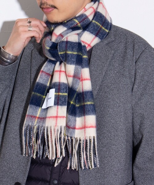 GLOSTER（グロスター）の「【GLOSTER/グロスター】カシミヤブレンドウールマフラー リバーシブル (無地/チェック)（マフラー・メンズ・グリーン系その他/ホワイト系その他2/ブラック系その他/ブラック系その他2/ブルー系その他7/ブルー系その他/ホワイト系その他3/ネイビー系・FREE）」の20枚目の写真