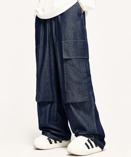 GENXDER(ノンジェンダー)の「【genxder】 ユニセックス 裾絞りポケットデニムカーゴパンツ(カーゴパンツ・メンズ・インディゴブルー/ブラック・SMALL/MEDIUM/LARGE)」の2枚目の写真