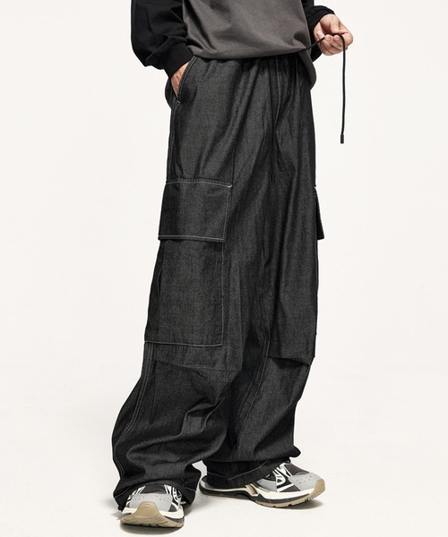 GENXDER(ノンジェンダー)の「【genxder】 ユニセックス 裾絞りポケットデニムカーゴパンツ(カーゴパンツ・メンズ・インディゴブルー/ブラック・SMALL/MEDIUM/LARGE)」の1枚目の写真