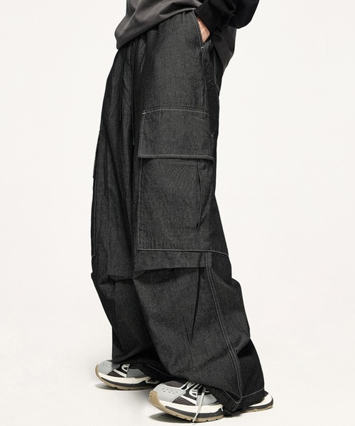 GENXDER(ノンジェンダー)の「【genxder】 ユニセックス 裾絞りポケットデニムカーゴパンツ(カーゴパンツ・メンズ・インディゴブルー/ブラック・SMALL/MEDIUM/LARGE)」の4枚目の写真