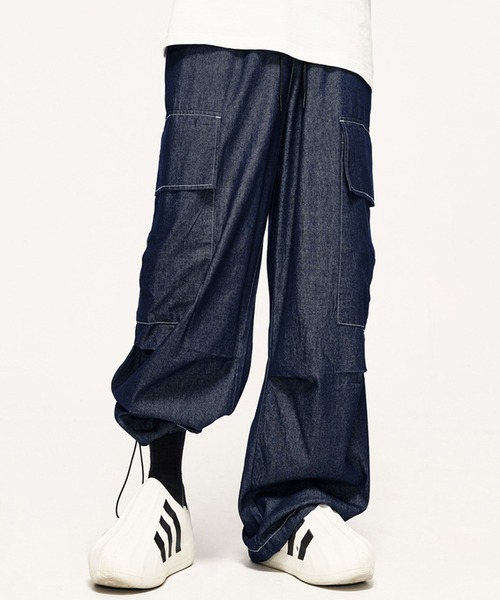 GENXDER(ノンジェンダー)の「【genxder】 ユニセックス 裾絞りポケットデニムカーゴパンツ(カーゴパンツ・メンズ・インディゴブルー/ブラック・SMALL/MEDIUM/LARGE)」の9枚目の写真