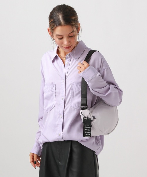 BAYFLOW（ベイフロー）の「チャームツキハーフムーンショルダー（ショルダーバッグ・レディース・グリーン/ブルー/グレー/ベージュ/ブラック/アイボリー・FREE）」の8枚目の写真