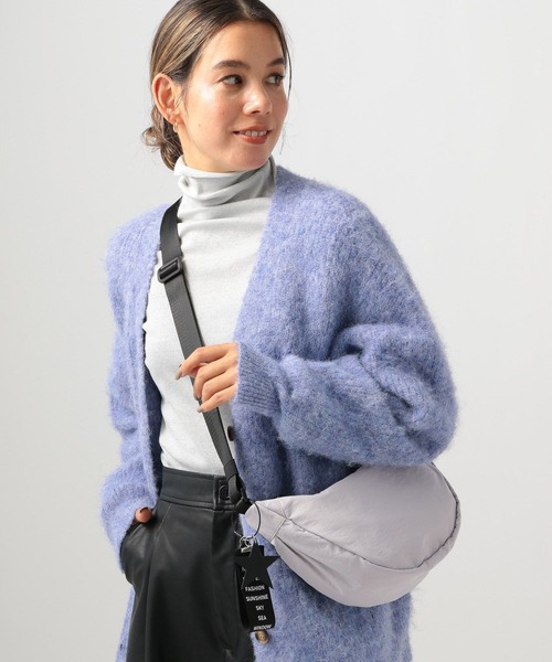 BAYFLOW（ベイフロー）の「チャームツキハーフムーンショルダー（ショルダーバッグ・レディース・グリーン/ブルー/グレー/ベージュ/ブラック/アイボリー・FREE）」の10枚目の写真