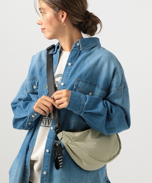 BAYFLOW（ベイフロー）の「チャームツキハーフムーンショルダー（ショルダーバッグ・レディース・グリーン/ブルー/グレー/ベージュ/ブラック/アイボリー・FREE）」の15枚目の写真