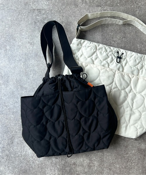 CPCM(シーピーシーエム)の「アソートキルトBIGショルダー(ショルダーバッグ・メンズ・カーキ/グリーン/ブラック/オフホワイト/アイボリー/ブラック系その他・FREE)」の5枚目の写真