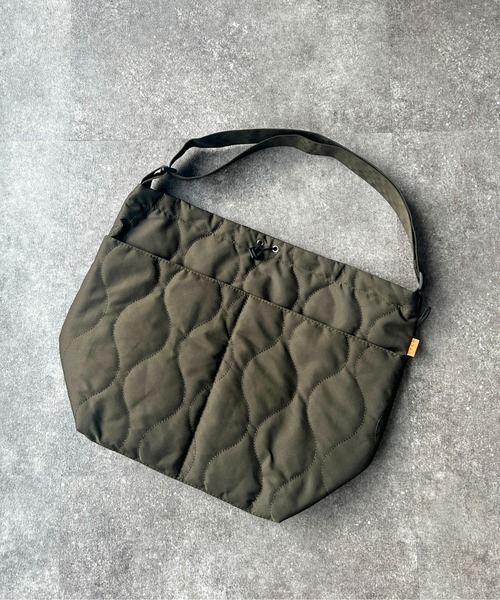 CPCM(シーピーシーエム)の「アソートキルトBIGショルダー(ショルダーバッグ・メンズ・カーキ/グリーン/ブラック/オフホワイト/アイボリー/ブラック系その他・FREE)」の1枚目の写真