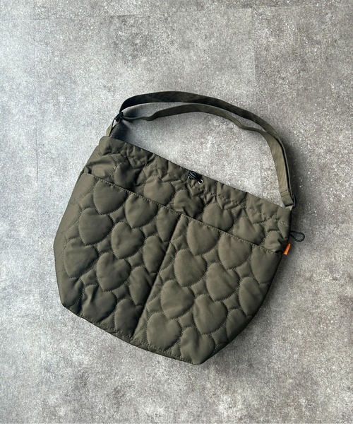 CPCM(シーピーシーエム)の「アソートキルトBIGショルダー(ショルダーバッグ・メンズ・カーキ/グリーン/ブラック/オフホワイト/アイボリー/ブラック系その他・FREE)」の6枚目の写真