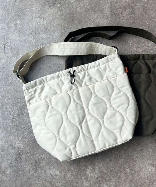 CPCM(シーピーシーエム)の「アソートキルトBIGショルダー(ショルダーバッグ・メンズ・カーキ/グリーン/ブラック/オフホワイト/アイボリー/ブラック系その他・FREE)」の3枚目の写真