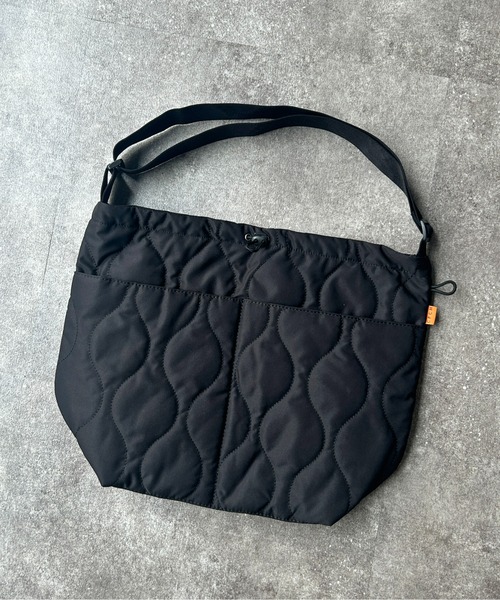 CPCM(シーピーシーエム)の「アソートキルトBIGショルダー(ショルダーバッグ・メンズ・カーキ/グリーン/ブラック/オフホワイト/アイボリー/ブラック系その他・FREE)」の4枚目の写真