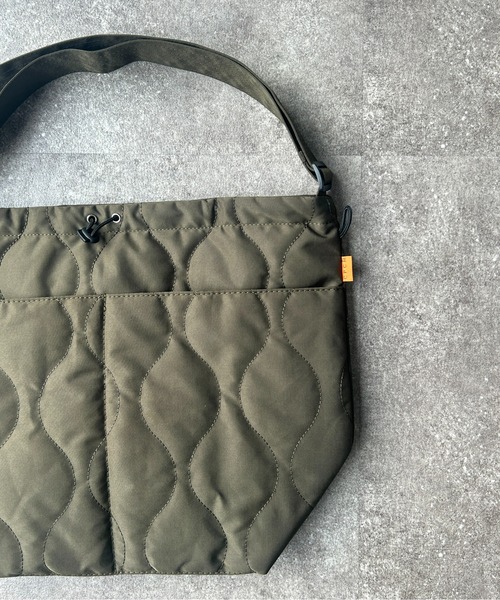 CPCM(シーピーシーエム)の「アソートキルトBIGショルダー(ショルダーバッグ・メンズ・カーキ/グリーン/ブラック/オフホワイト/アイボリー/ブラック系その他・FREE)」の10枚目の写真