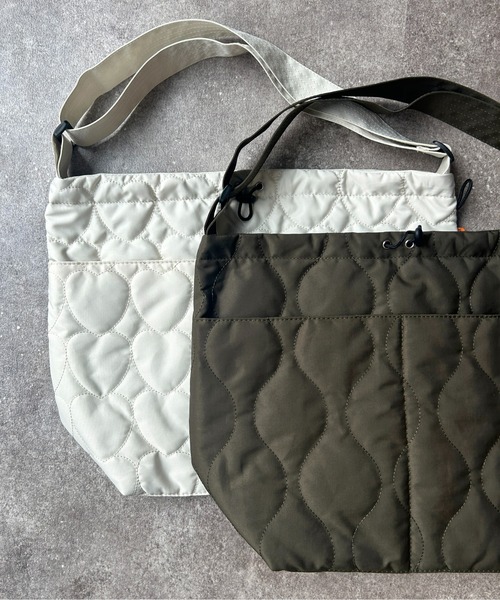 CPCM(シーピーシーエム)の「アソートキルトBIGショルダー(ショルダーバッグ・メンズ・カーキ/グリーン/ブラック/オフホワイト/アイボリー/ブラック系その他・FREE)」の7枚目の写真